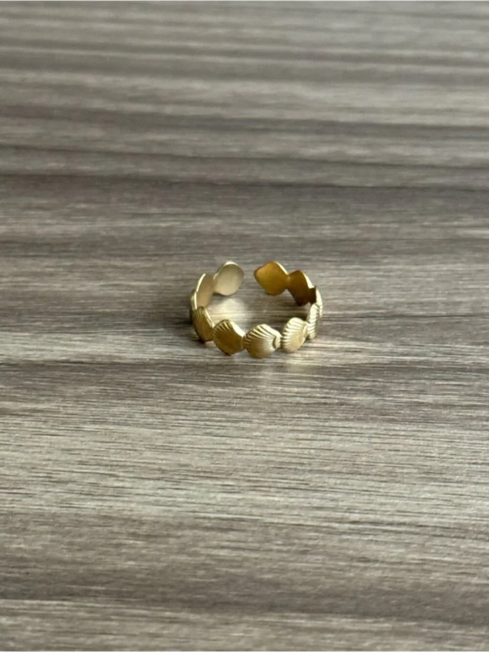 Shell Motif ring Q1046